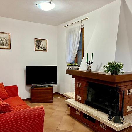 Appartamento Mirella In Centro Storico Casole dʼElsa Exterior foto